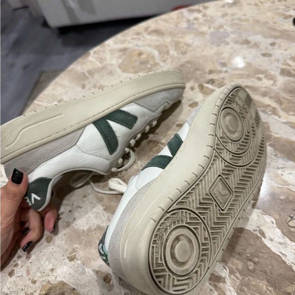 Veja Women’s White and Gray Sneakers with Green Accents - Picture 7 of 7
